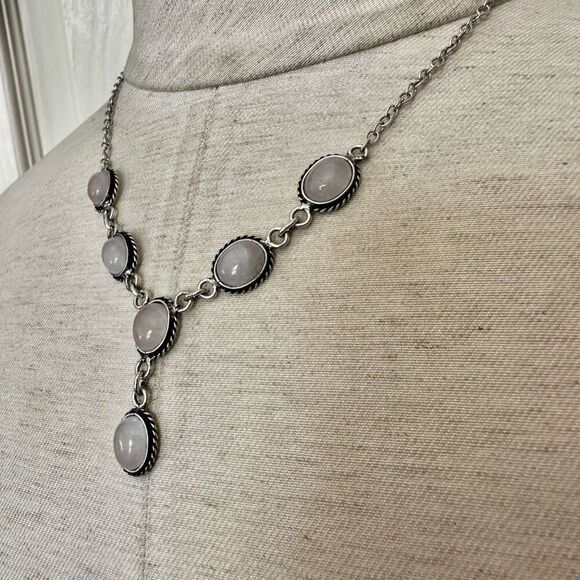 Rose Quartz necklace and earring set - Picture 9 of 11